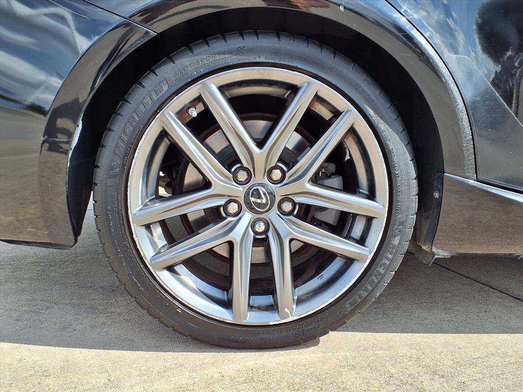 Thumbnail: 2016 Lexus IS - 8