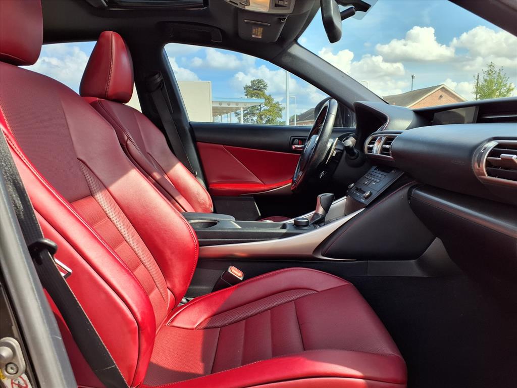 Thumbnail: 2016 Lexus IS - 11