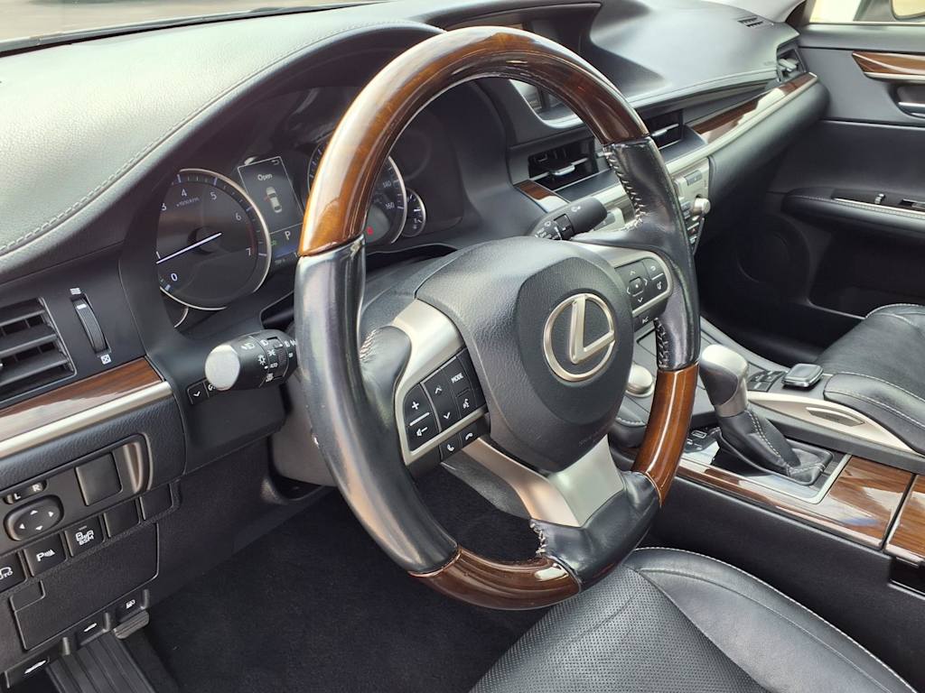 Thumbnail: 2016 Lexus ES - 2