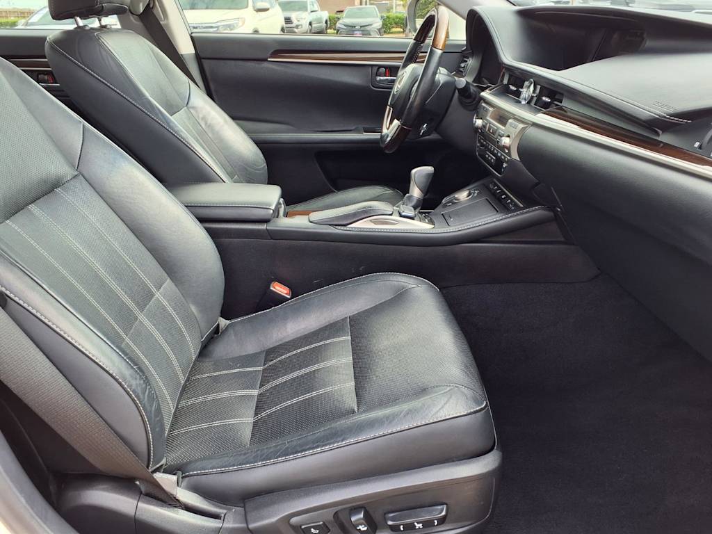 Thumbnail: 2016 Lexus ES - 12