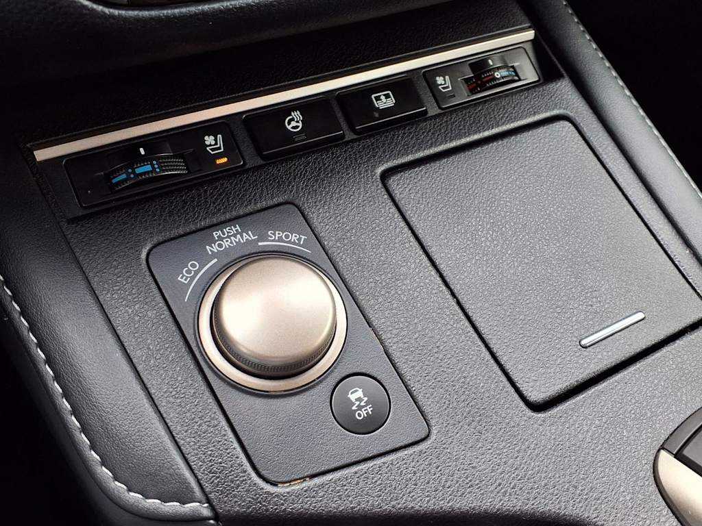 Thumbnail: 2016 Lexus ES - 17