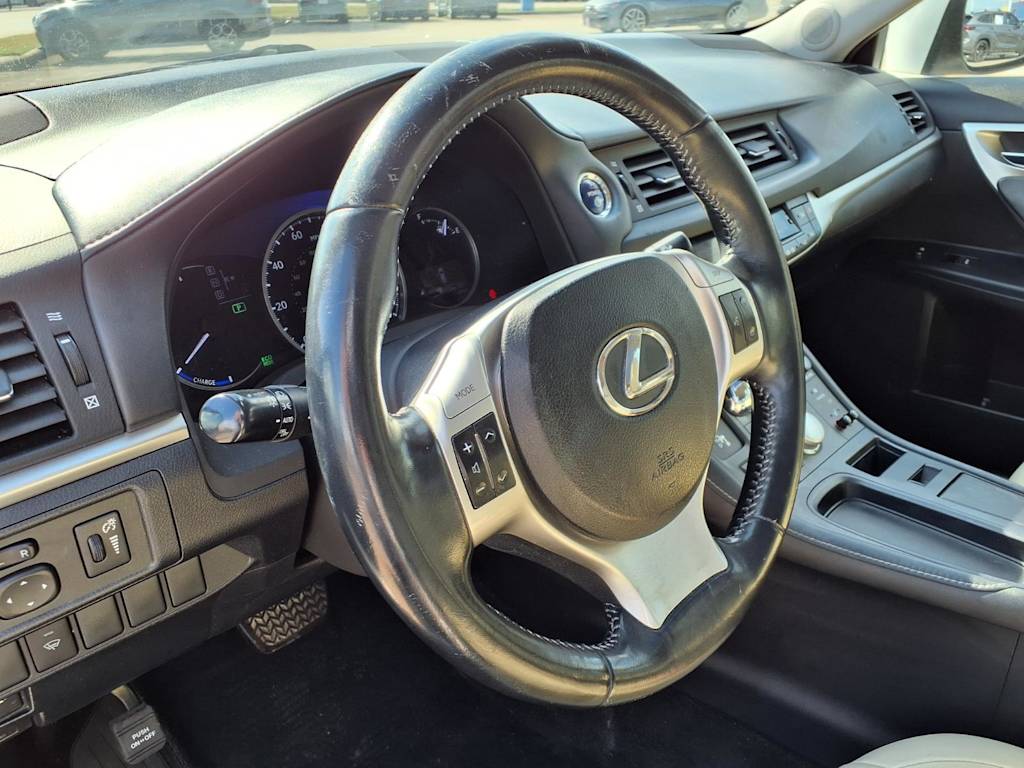 Thumbnail: 2011 Lexus CT - 2