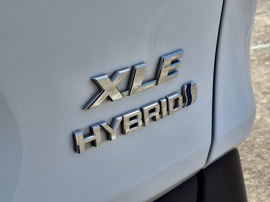 Thumbnail: 2021 Toyota RAV4 - 7