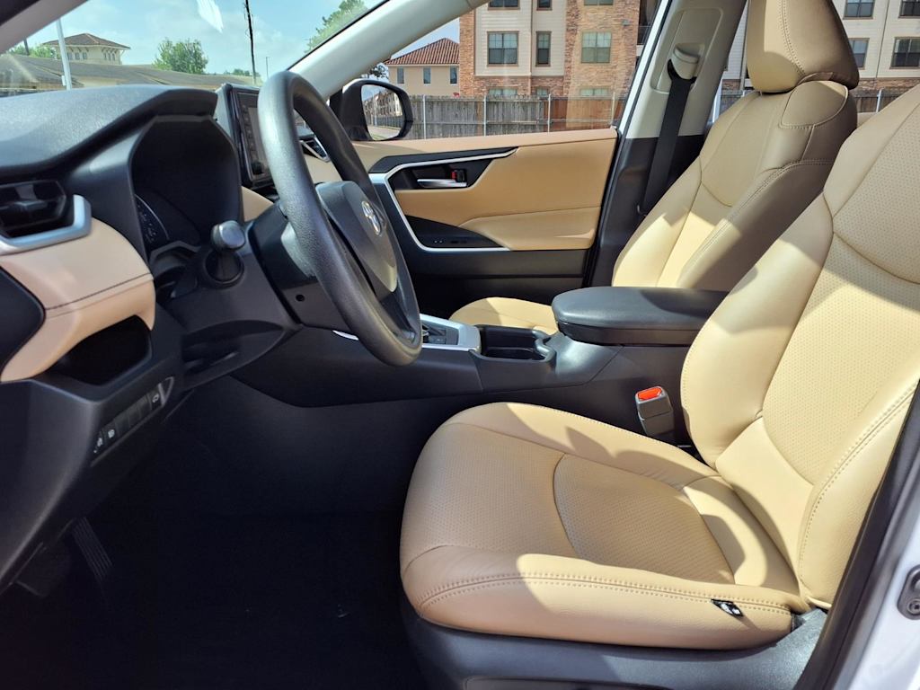 Thumbnail: 2021 Toyota RAV4 - 10
