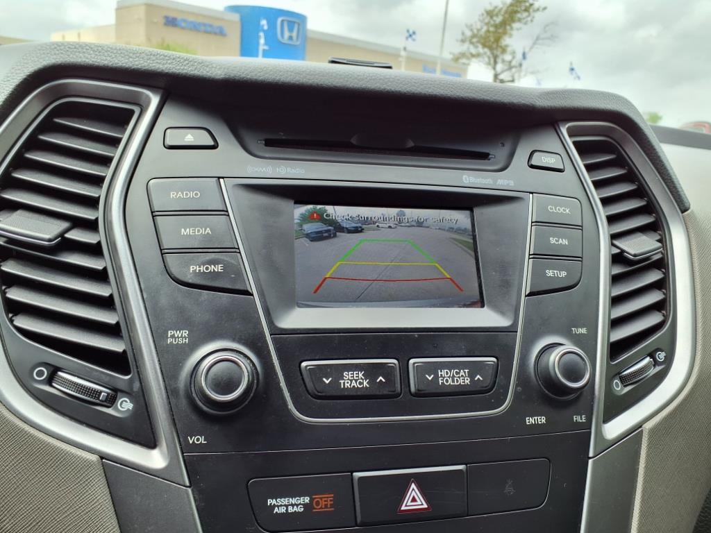 2016 Hyundai Santa Fe SE 16