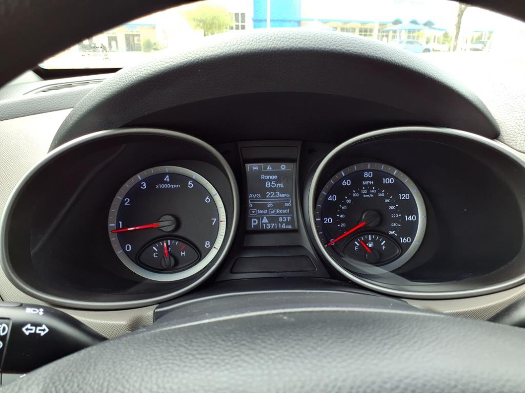 2016 Hyundai Santa Fe SE 18