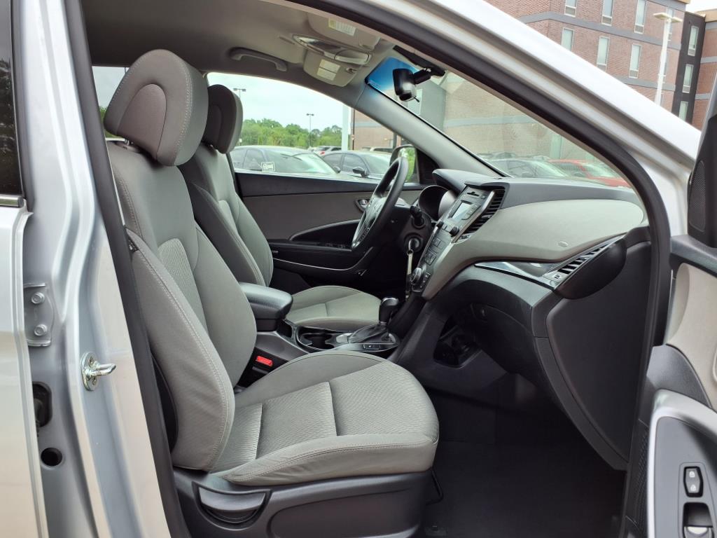 2016 Hyundai Santa Fe SE 12