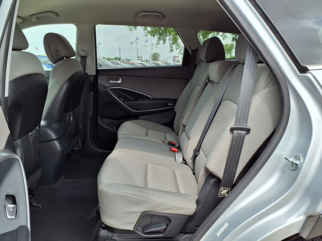 2016 Hyundai Santa Fe SE 22