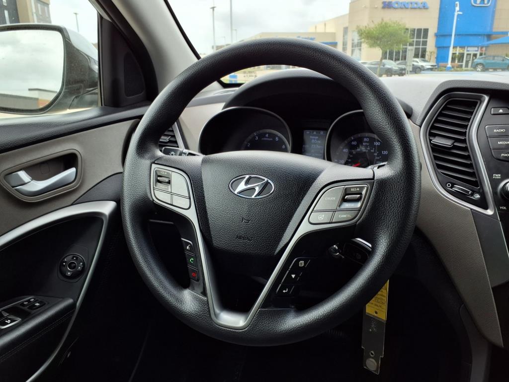 2016 Hyundai Santa Fe SE 14