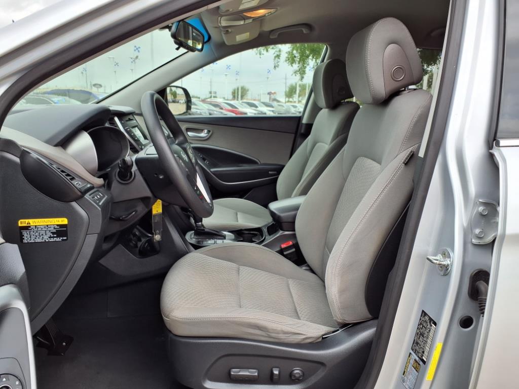 2016 Hyundai Santa Fe SE 11
