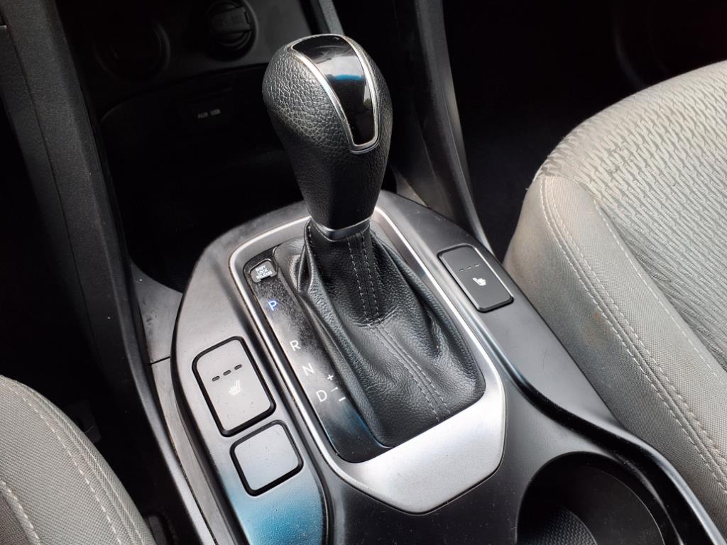 2016 Hyundai Santa Fe SE 17