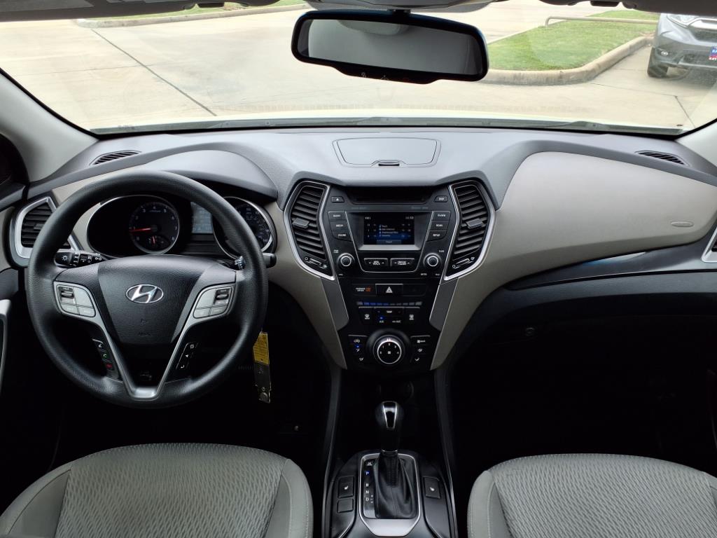 2016 Hyundai Santa Fe SE 10