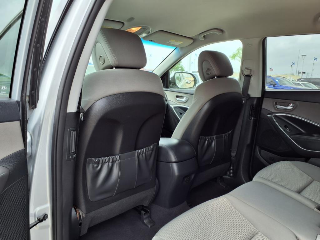2016 Hyundai Santa Fe SE 13