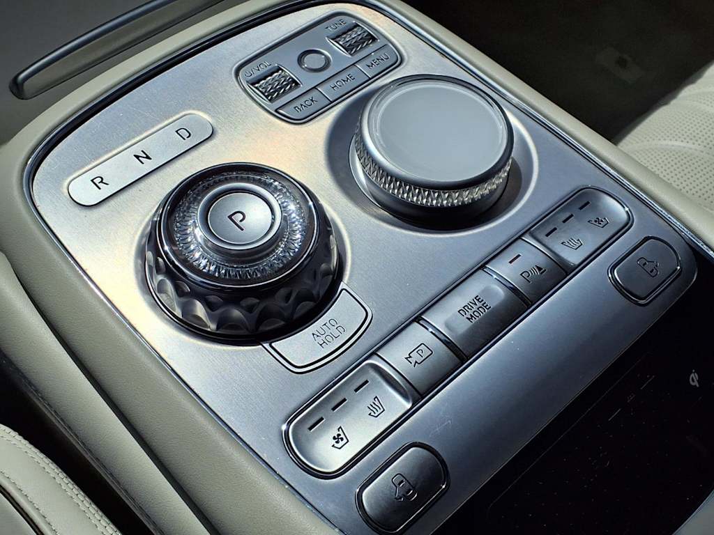 Thumbnail: 2023 Genesis G90 - 25