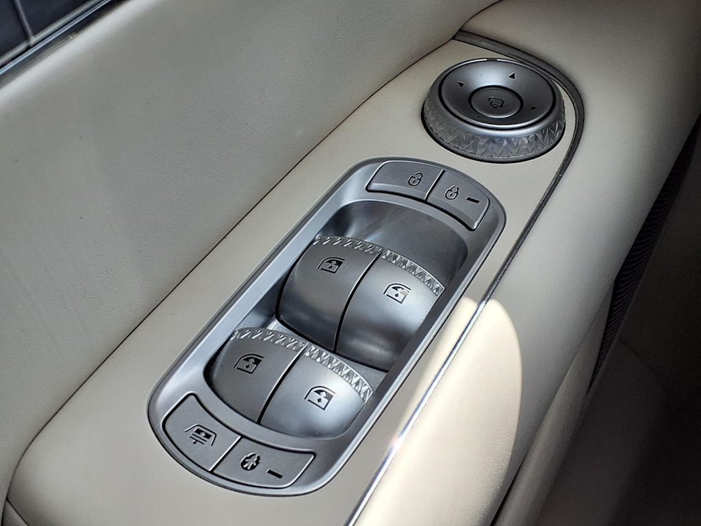 Thumbnail: 2023 Genesis G90 - 24