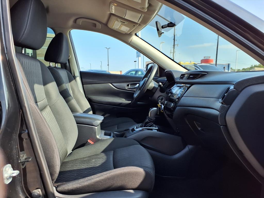 Thumbnail: 2017 Nissan Rogue - 12