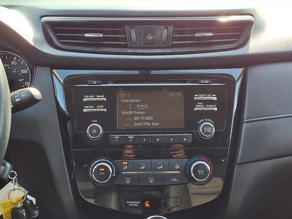 Thumbnail: 2017 Nissan Rogue - 15