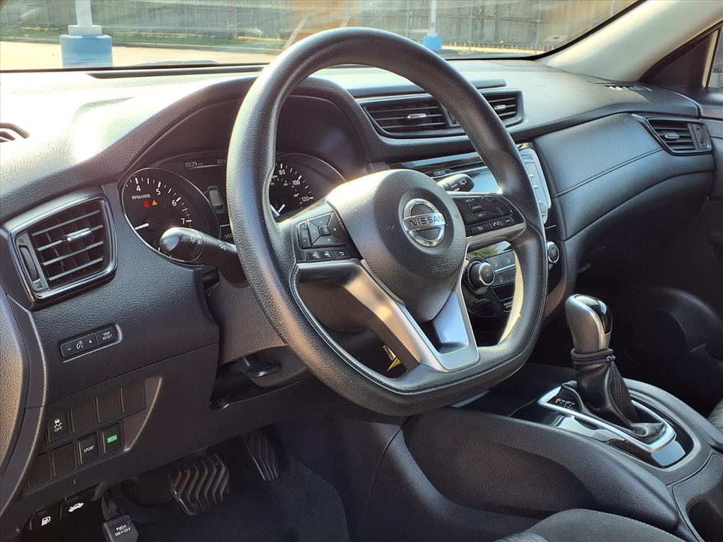 Thumbnail: 2017 Nissan Rogue - 2