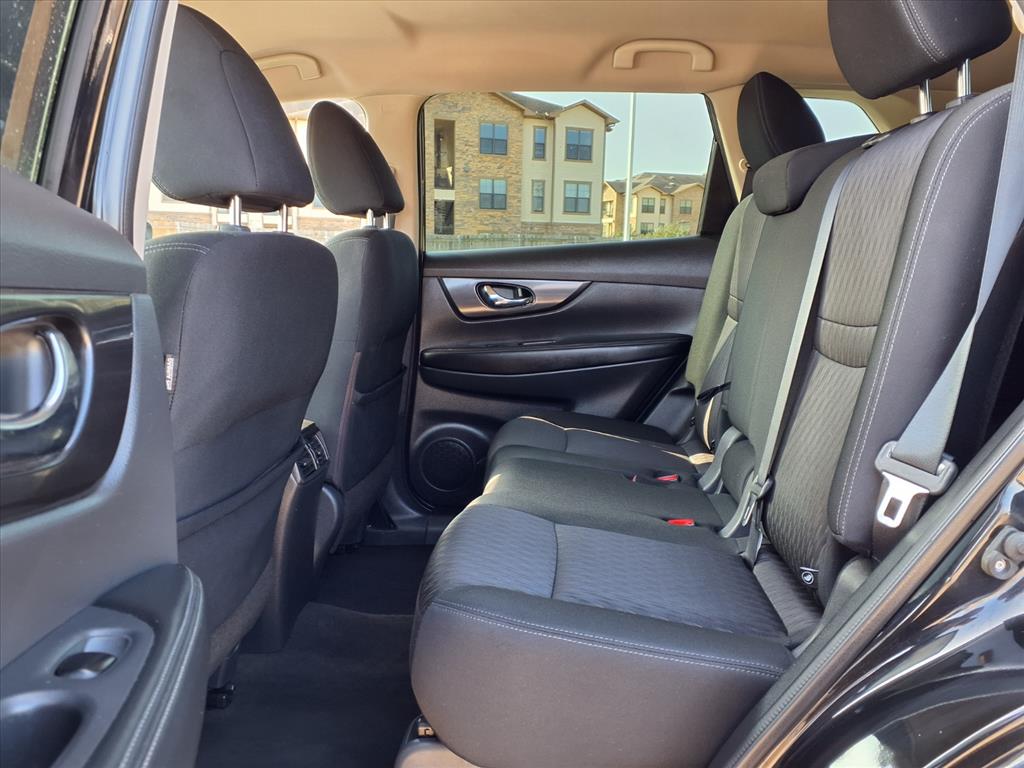 Thumbnail: 2017 Nissan Rogue - 21