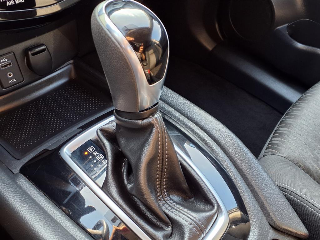 Thumbnail: 2017 Nissan Rogue - 16