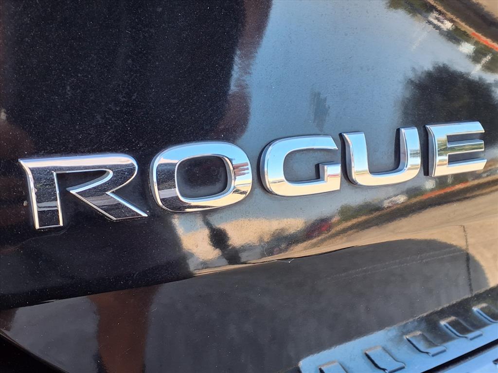 Thumbnail: 2017 Nissan Rogue - 7