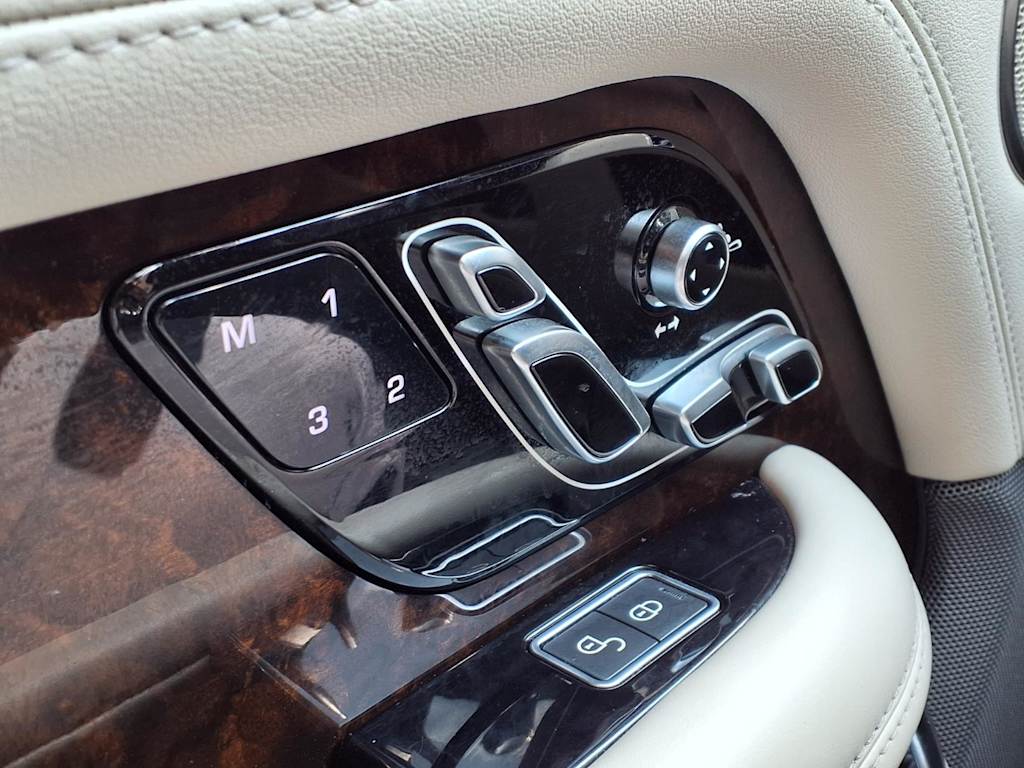 Thumbnail: 2021 Land Rover Range Rover - 24