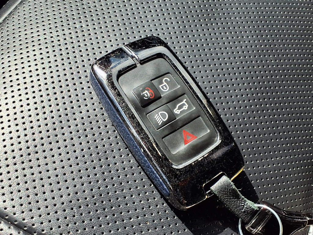 Thumbnail: 2019 Land Rover Range Rover - 16