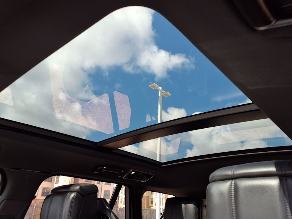 Thumbnail: 2019 Land Rover Range Rover - 19