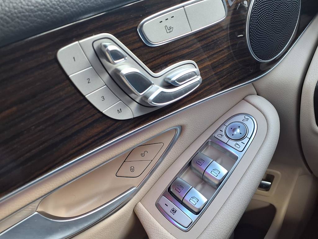 Thumbnail: 2022 Mercedes-Benz GLC - 23