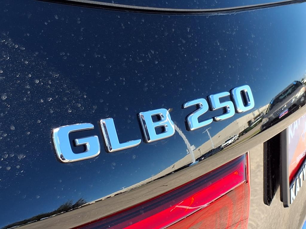2022 Mercedes-Benz GLB 250 7