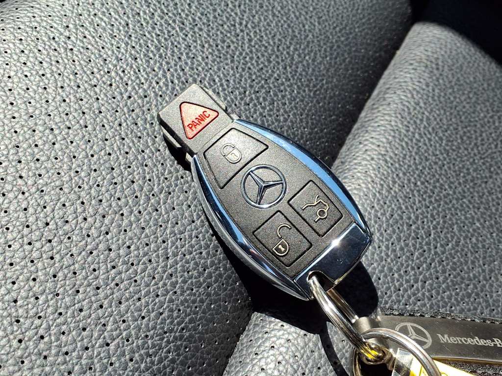 Thumbnail: 2013 Mercedes-Benz C-Class - 18