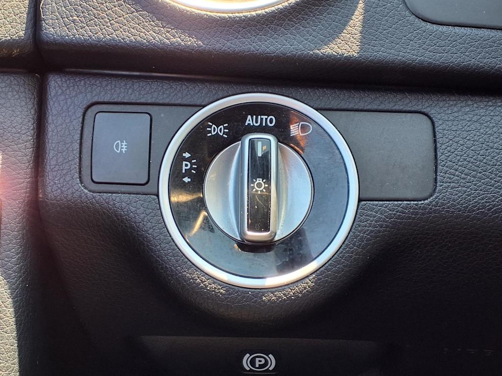 Thumbnail: 2013 Mercedes-Benz C-Class - 25