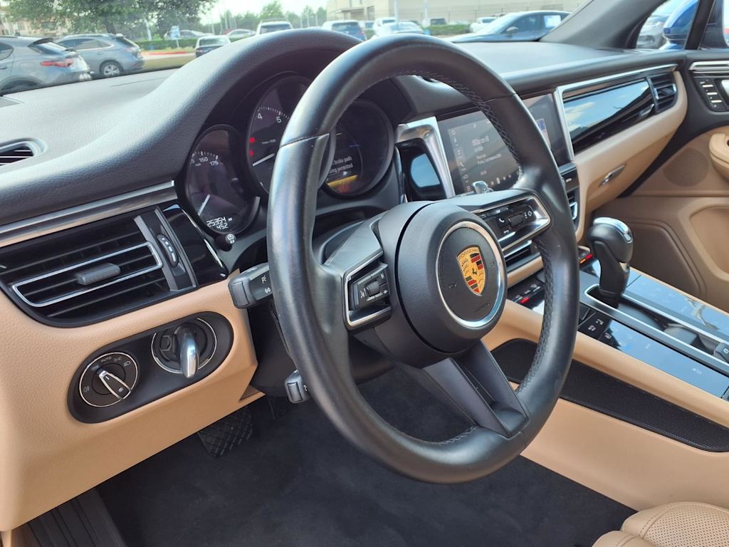 Thumbnail: 2022 Porsche Macan - 2