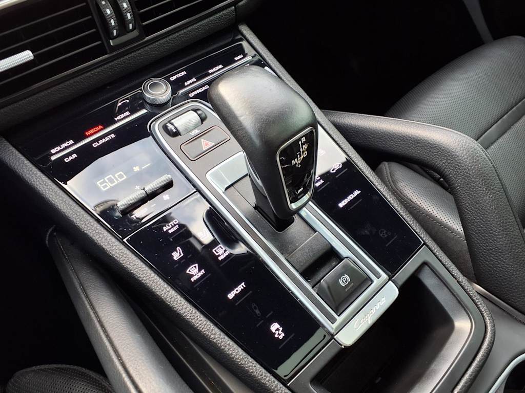 Thumbnail: 2022 Porsche Cayenne - 15