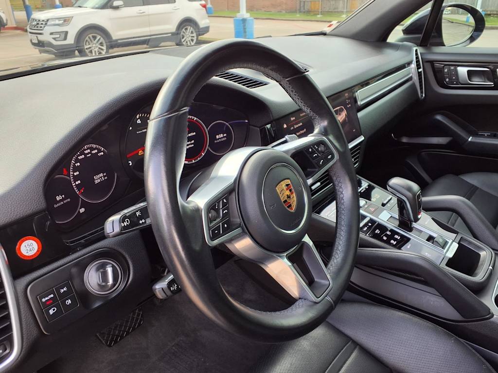 Thumbnail: 2022 Porsche Cayenne - 2