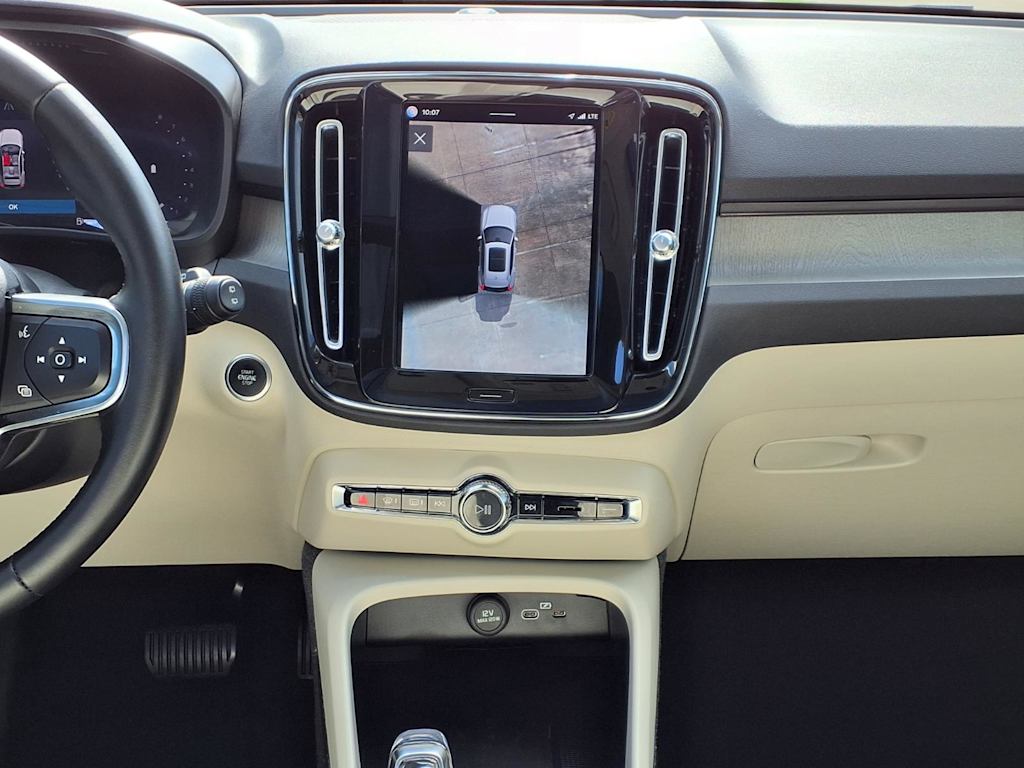 Thumbnail: 2023 Volvo XC40 - 15