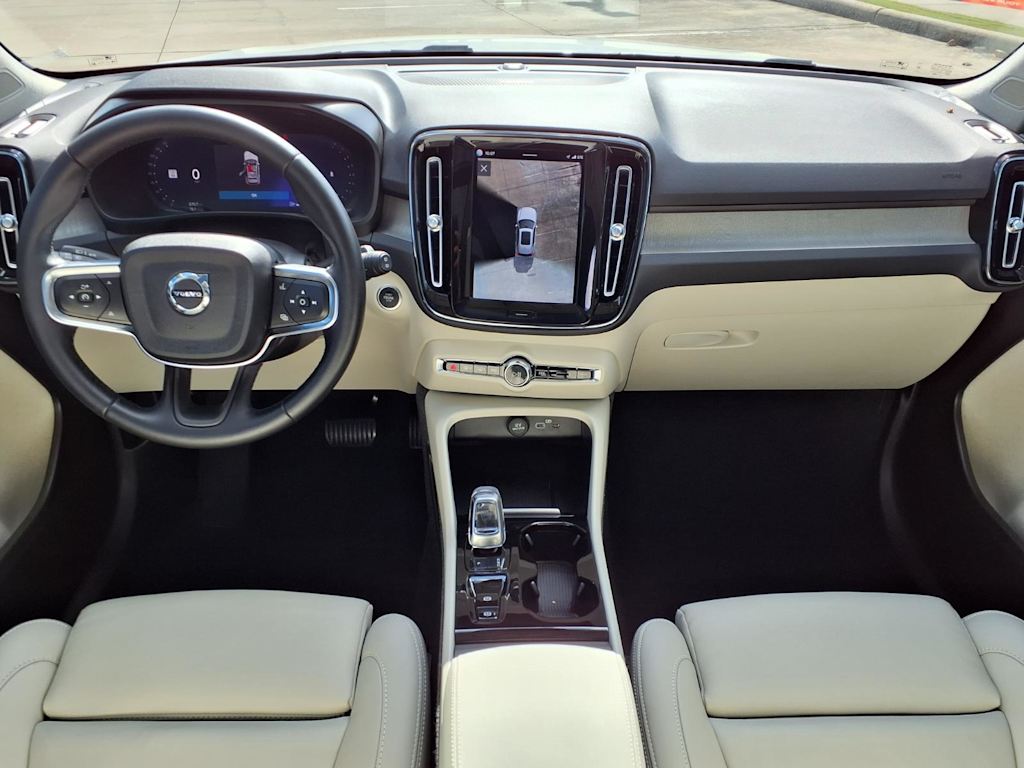Thumbnail: 2023 Volvo XC40 - 10