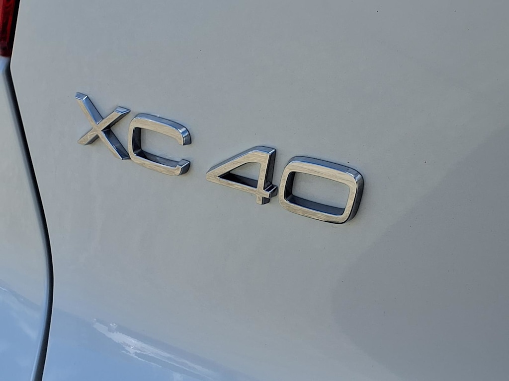 Thumbnail: 2023 Volvo XC40 - 7