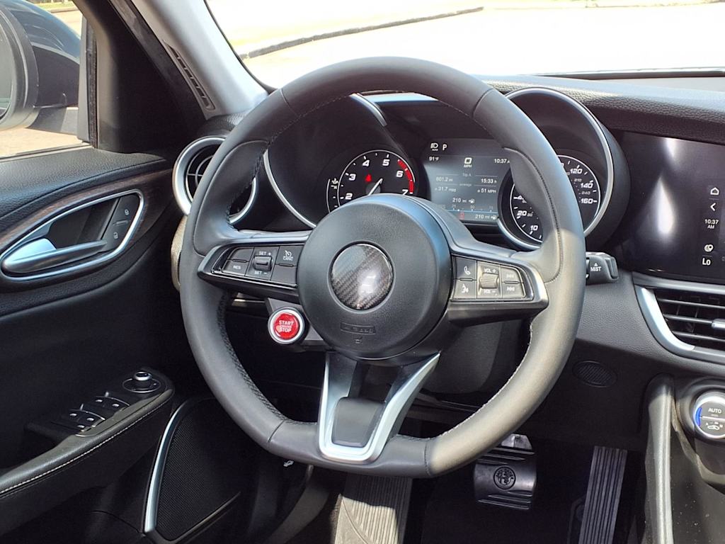Thumbnail: 2021 Alfa Romeo Giulia - 13