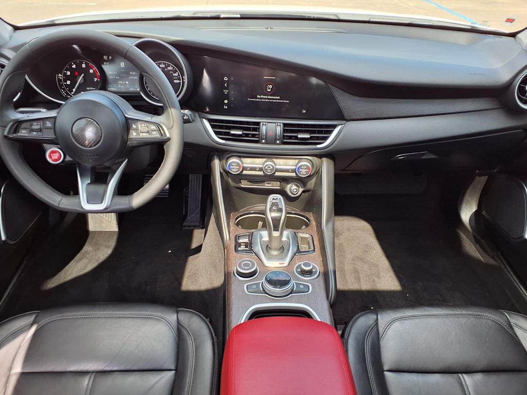 Thumbnail: 2021 Alfa Romeo Giulia - 9
