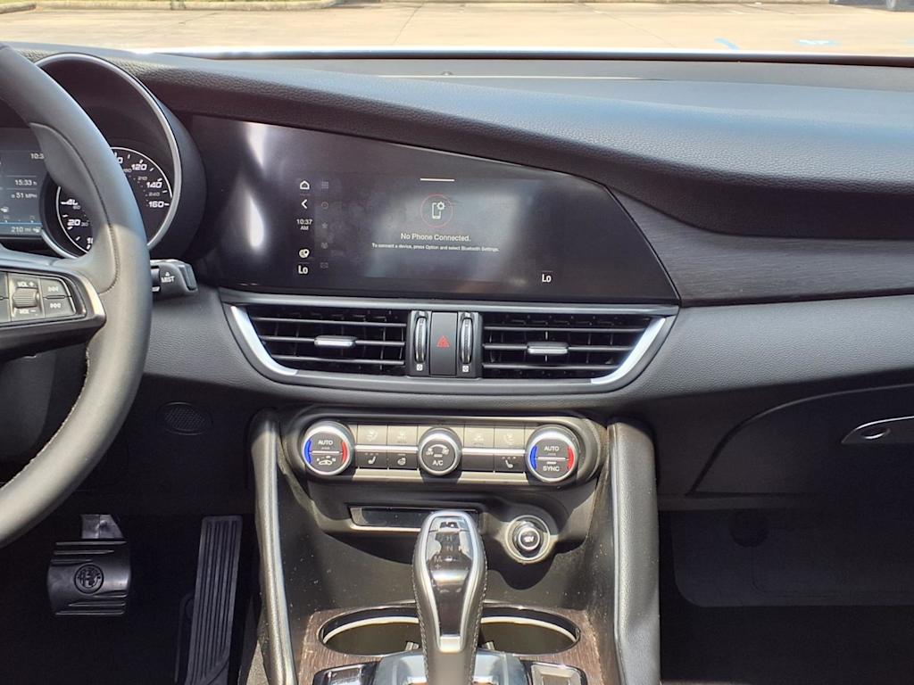 Thumbnail: 2021 Alfa Romeo Giulia - 14