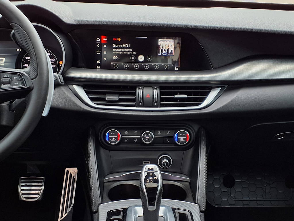 Thumbnail: 2022 Alfa Romeo Stelvio - 14