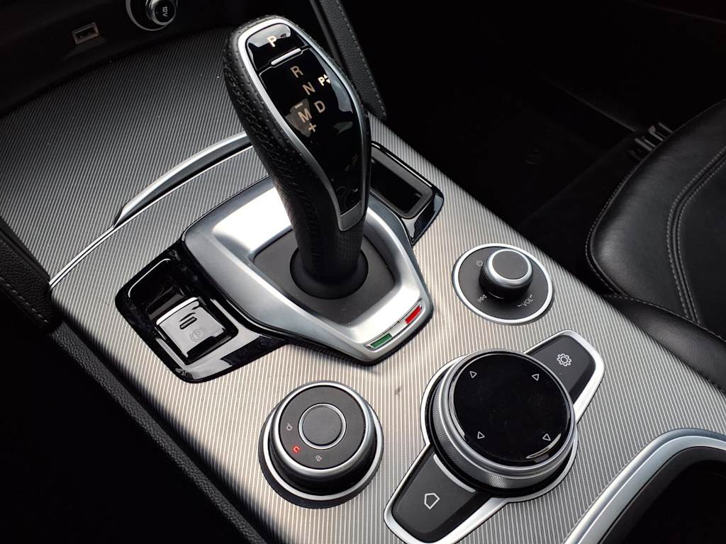Thumbnail: 2022 Alfa Romeo Stelvio - 16