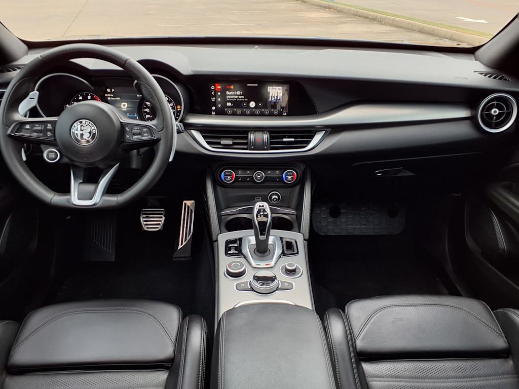 Thumbnail: 2022 Alfa Romeo Stelvio - 9