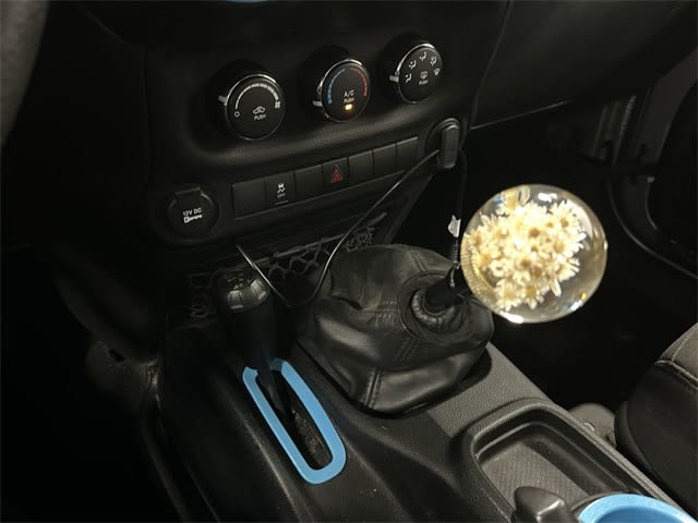 Thumbnail: 2015 Jeep Wrangler - 11