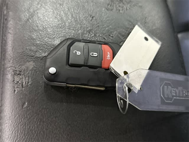 Thumbnail: 2019 Jeep Wrangler - 14