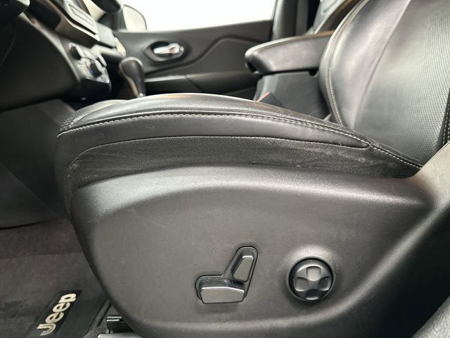 Thumbnail: 2016 Jeep Cherokee - 31