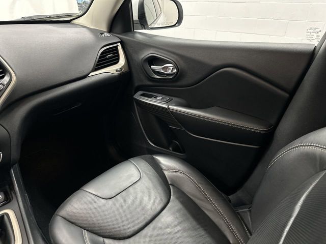 Thumbnail: 2016 Jeep Cherokee - 22