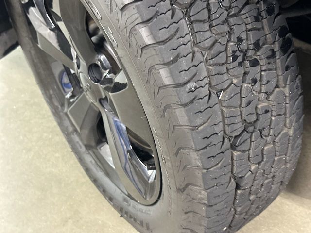 Thumbnail: 2019 Jeep Cherokee - 31