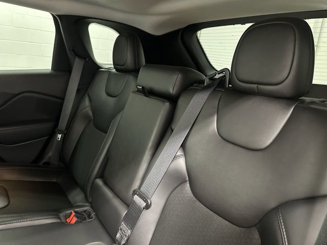 Thumbnail: 2019 Jeep Cherokee - 21